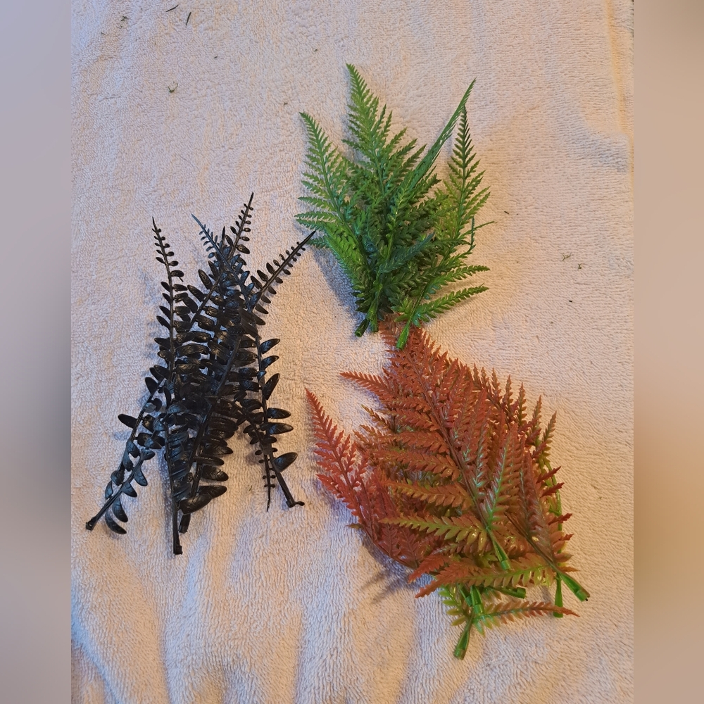 Artificial Venus Flytrap, Black Faux Roses, Orange Ranunculus, Fern Leaves Etc. - Picture 10 of 10